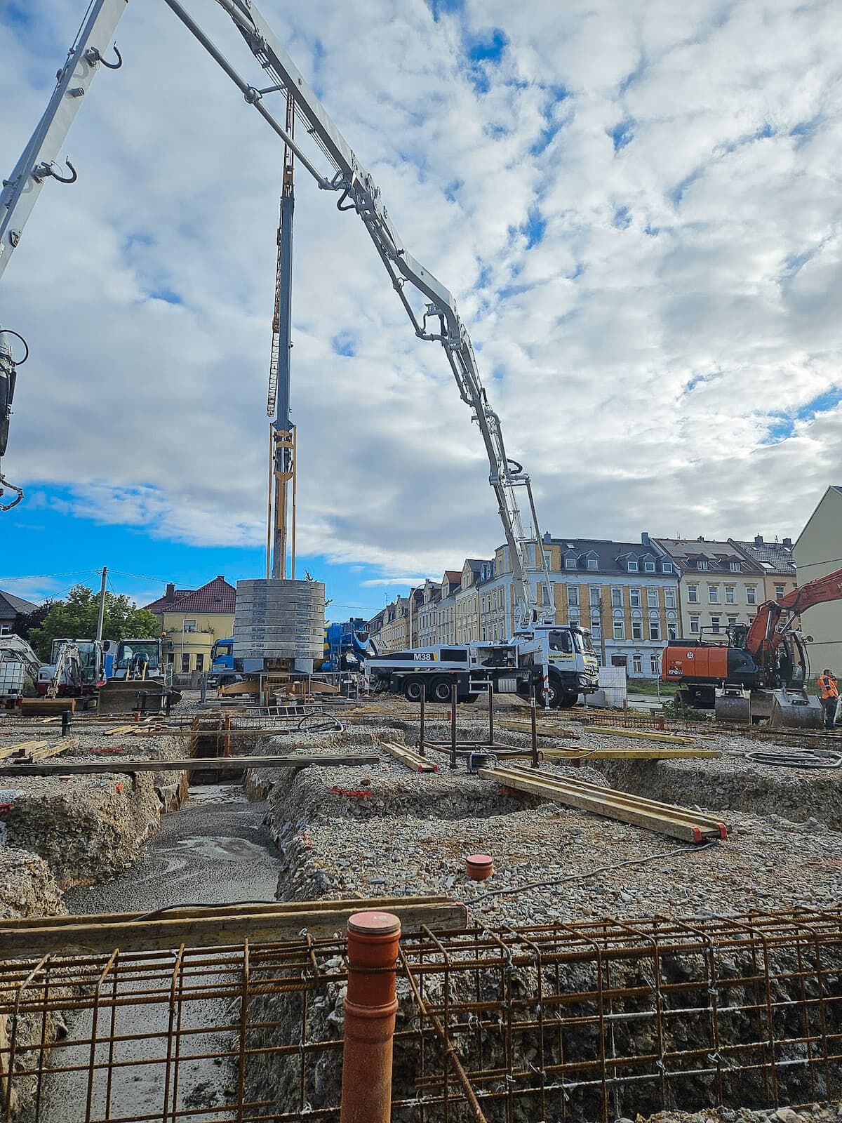 Befüllung mit Beton, Großaufnahme der Baustelle